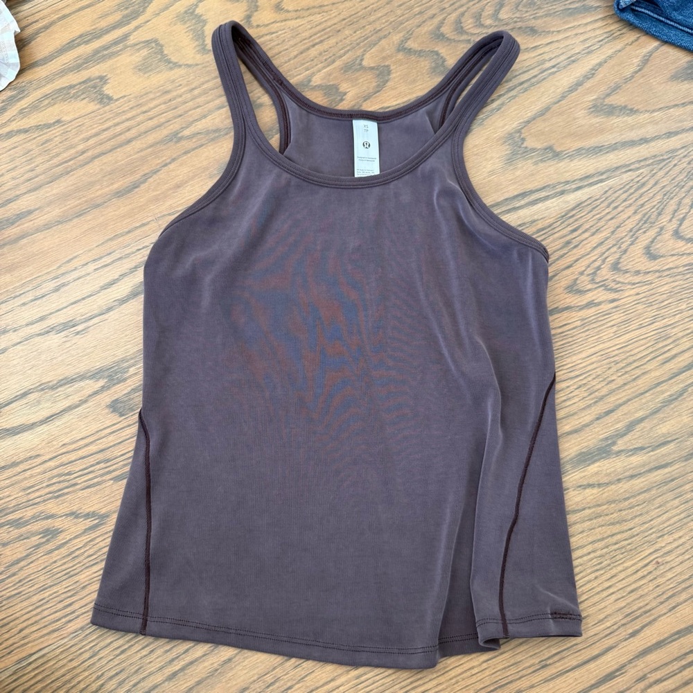 Lululemon tank